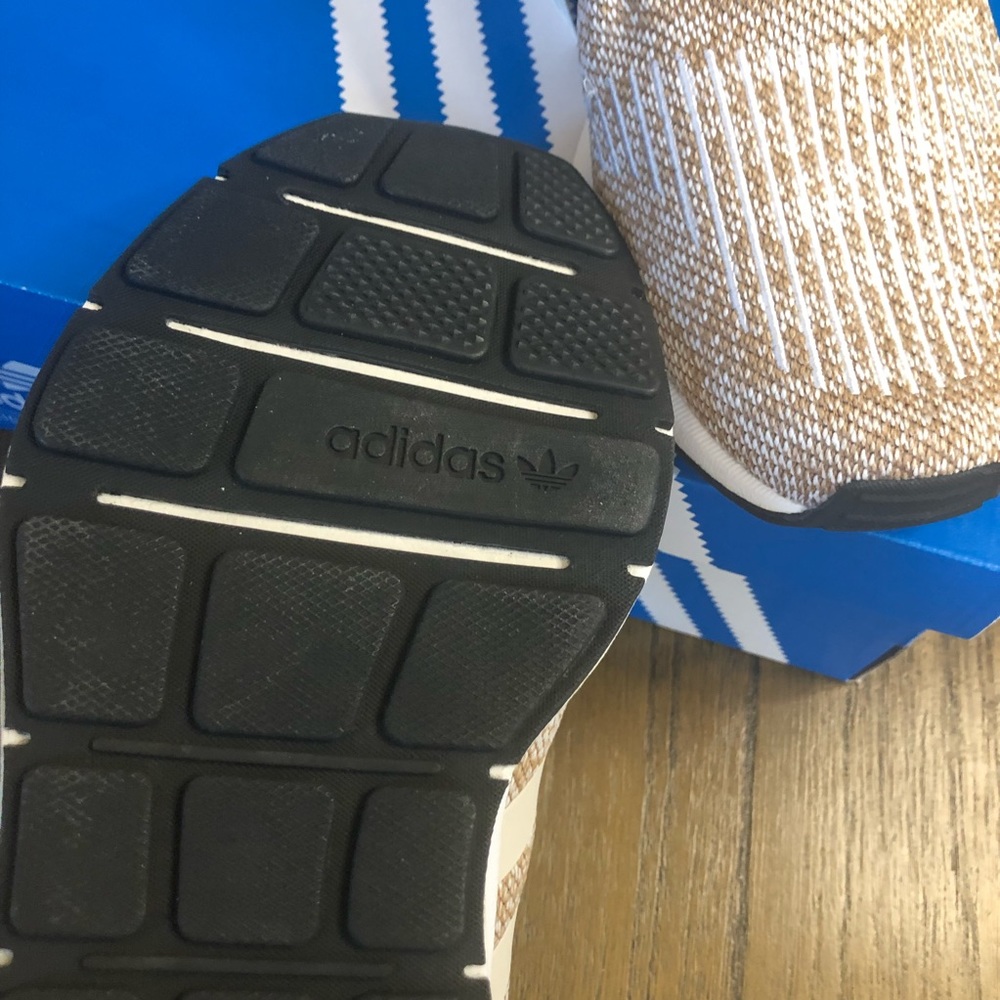 FLASH SALE! Adidas gold white Swift Run sneakers - Picture 3 of 8